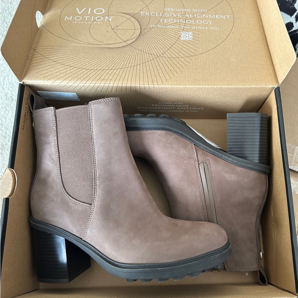 Vionic Truckee Platform Booties New in Box! Size 8.5
